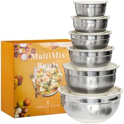 Nineteen piece nesting set with silicone base